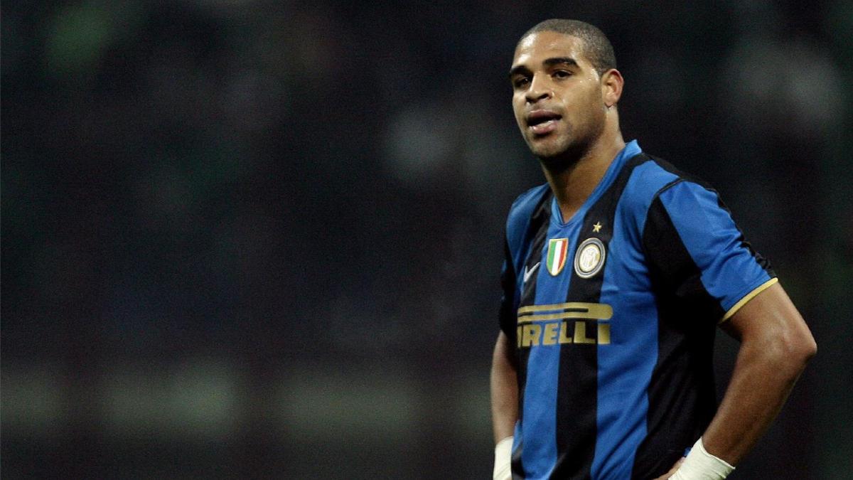 Adriano, durante un partido con el Inter