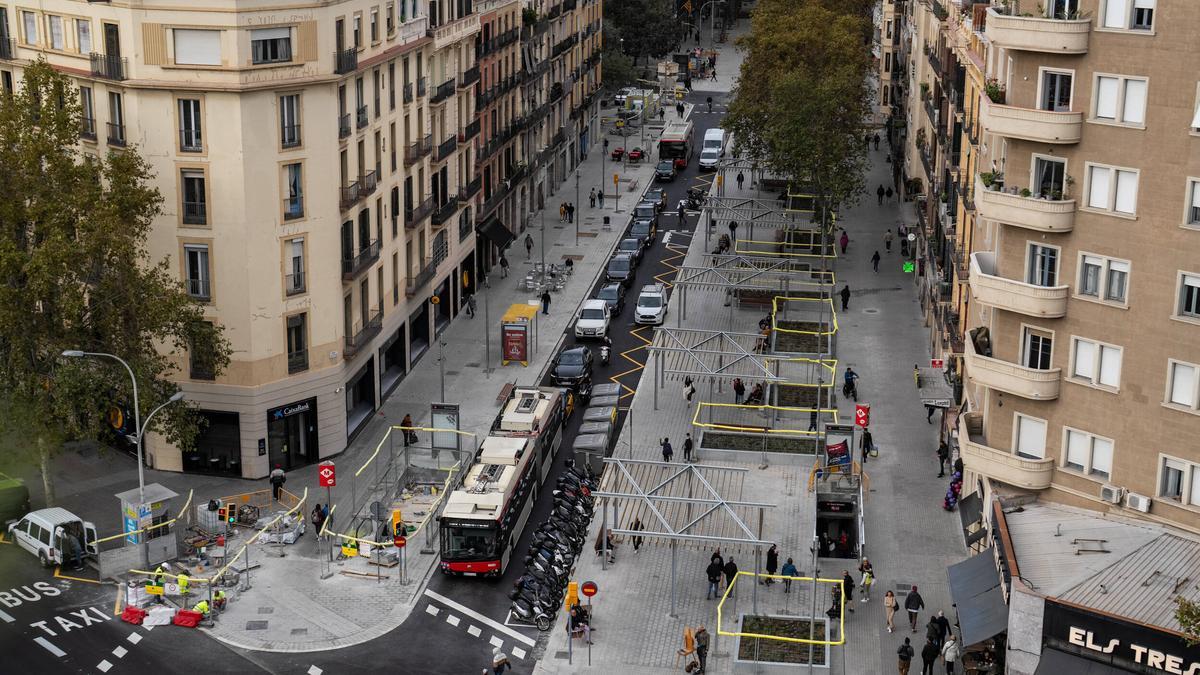 Ambiente en la reurbanización de la Ronda Sant Antoni.