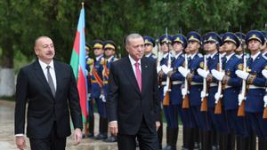 El presidente de Turquía, Recep Tayyip Erdogan, recibe al presidente de Azerbaiyán, Ilham Aliyev