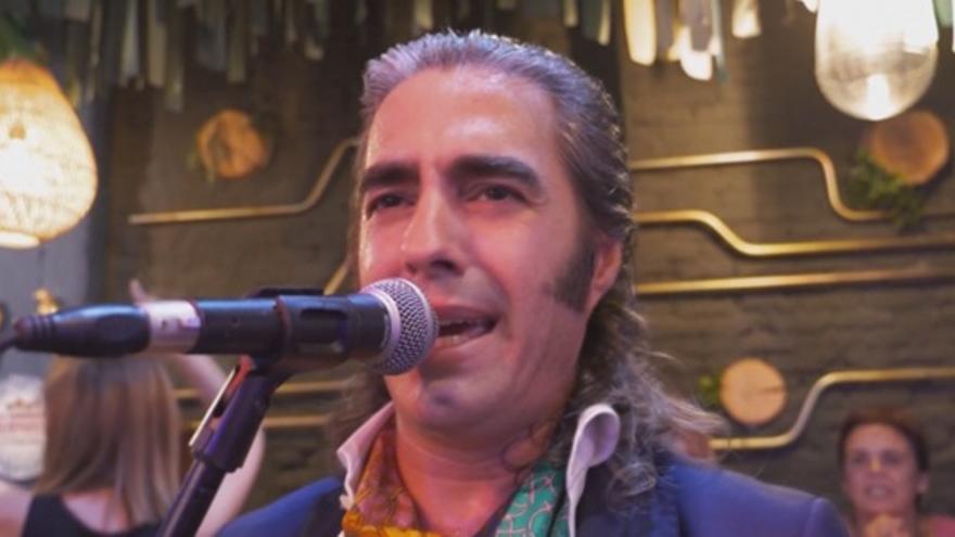 Alejandro Sánchez, &#039;El Tumbaíto&#039;, el artista español que entrelaza las culturas china y española cantando en mandarín