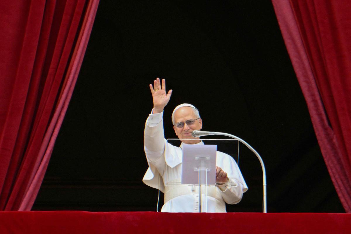El papa León XIV reza su primer Regina Caeli en la Basílica de San Pedro