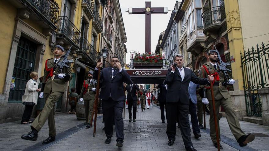 Procesión en Sabugo, con la reliquia del &quot;Lignum Crucis&quot;.