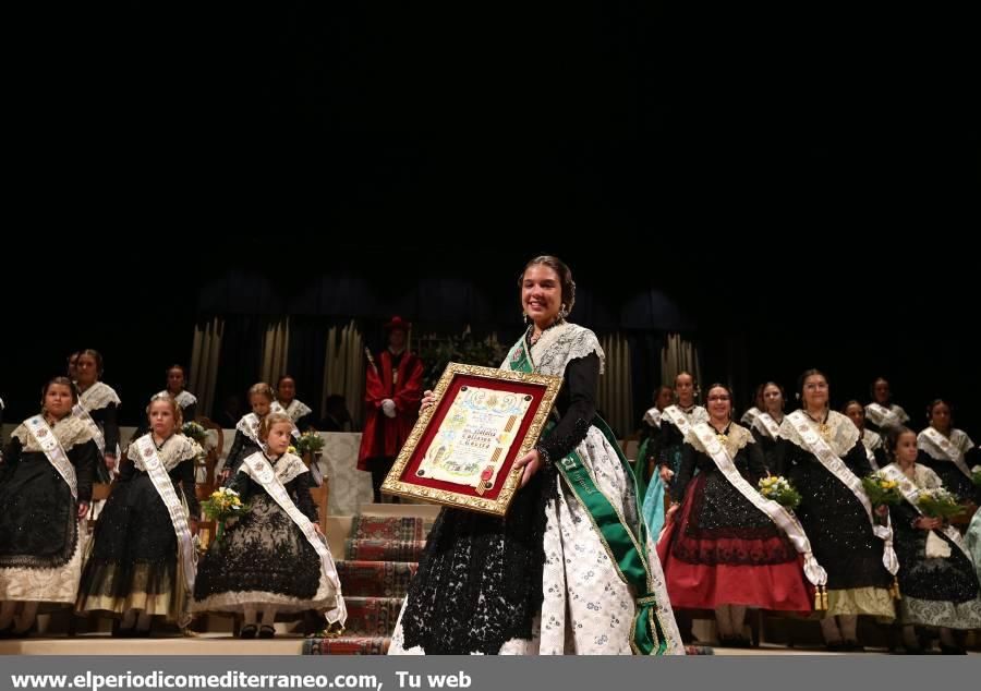 Imposición de bandas a la Reina Infantil