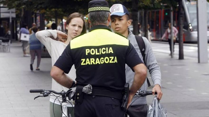 El Justicia pide equiparar los salarios de los policías locales