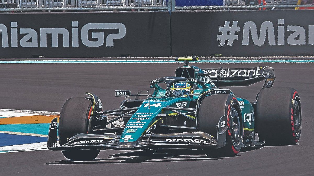 Fernando Alonso, con su Aston Martin en Miami