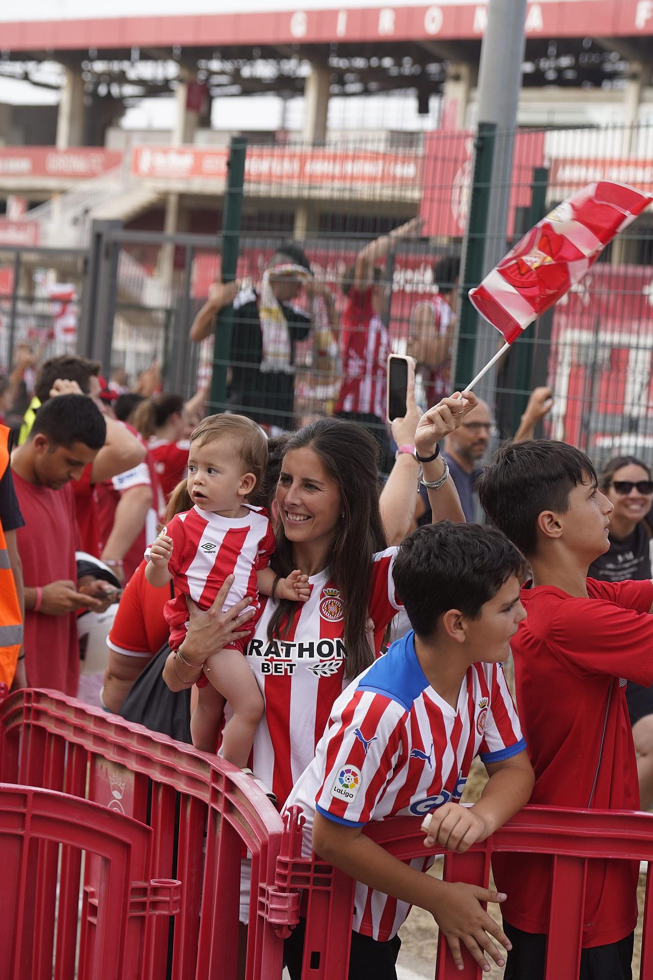 Les millors imatges de la rua de celebració del Girona i el Bàsquet Girona