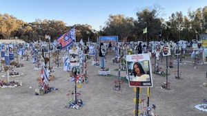 Homenaje a los 384 muertos y 44 secuestrados en el Festival Nova, en Reim, el 7 de octubre de 2023.