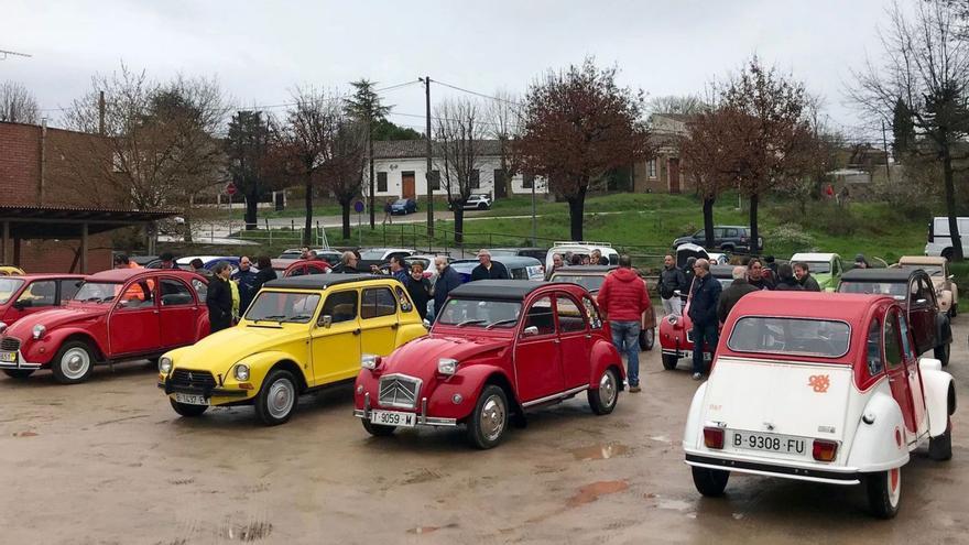 Colera estrena una trobada de Citroën 2CV per la festa major de Sant Miquel