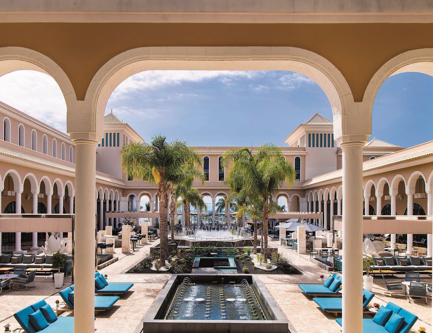 Plaza Atlántica del Gran Meliá Palacio de Isora.