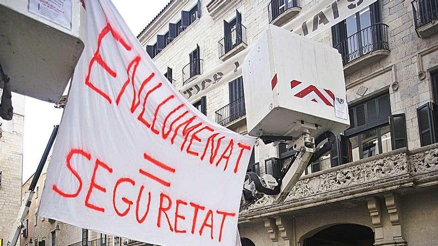 La protesta d&#039;ahir al matí a la plaça del Vi.