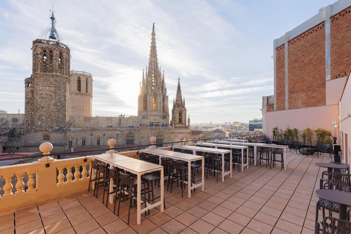 Terraza con vistas a la Catedral del Casal del Metge
