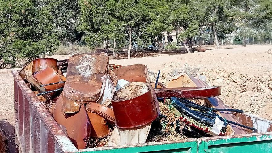 Vivir con el cementerio en casa en Orihuela (Alicante): &quot;Hay unos olores insoportables de los cuerpos en descomposición&quot;