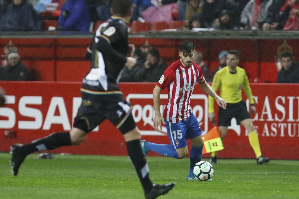 El partido entre el Sporting y el Rayo, en imágenes