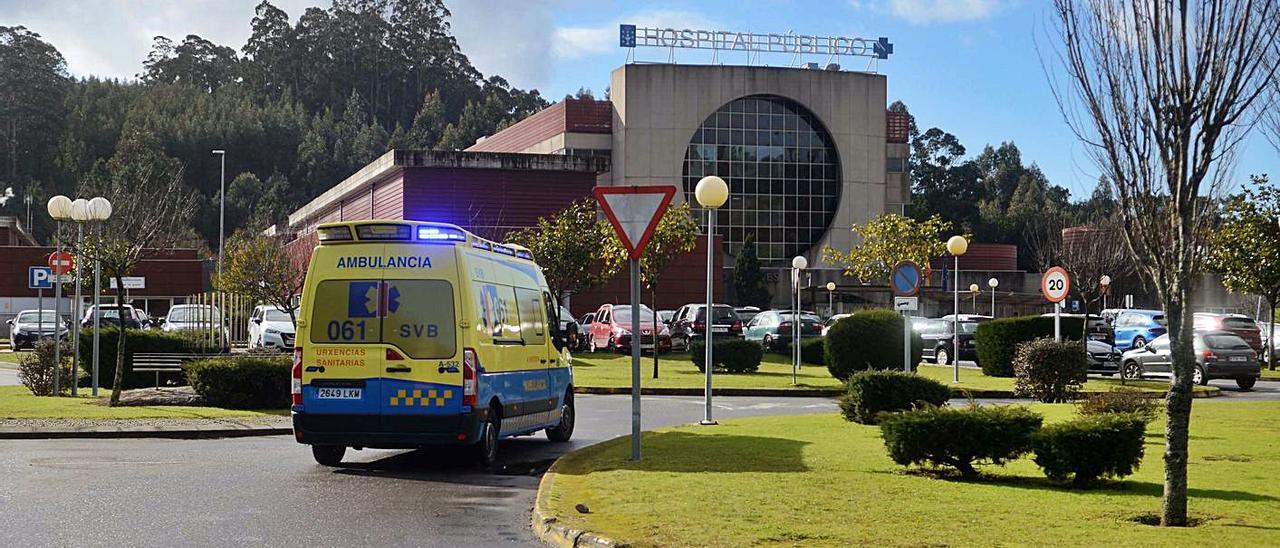 El Hospital do Salnés tiene 13 pacientes ingresados y por ahora hay camas libres en el ala COVID.  | // N.P.