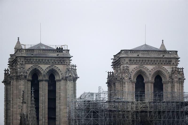 Incendio en la Catedral de Nôtre Dame