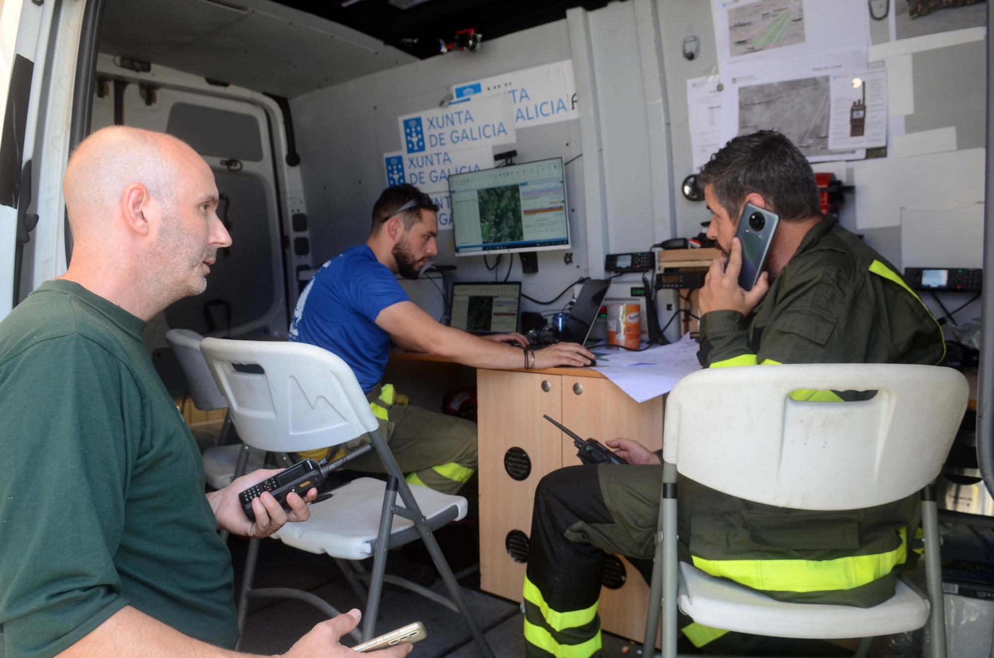 Jornada de humo y cenizas en Arousa con hasta cuatro focos activos