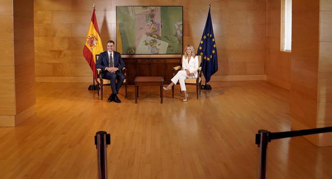 La reunión entre Pedro Sánchez y Yolanda Díaz, en imágenes