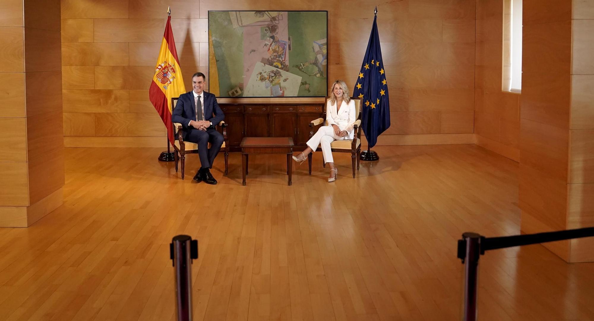La reunión entre Pedro Sánchez y Yolanda Díaz, en imágenes