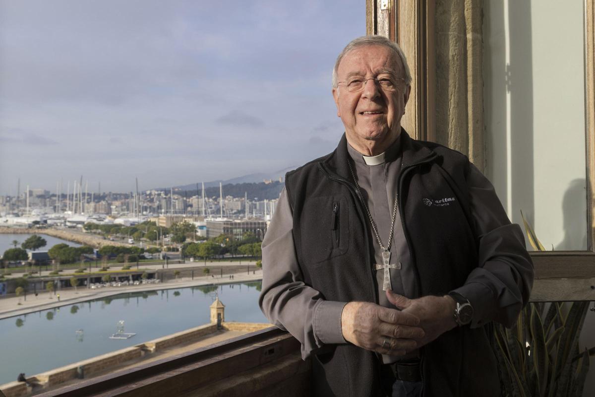 El obispo de Mallorca: "Me repugna que haya cristianos que vayan contra los más pobres"