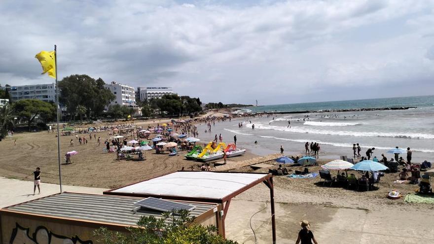 Reabren la playa de Las Fuentes de Alcossebre tras estar dos días cerrada al baño