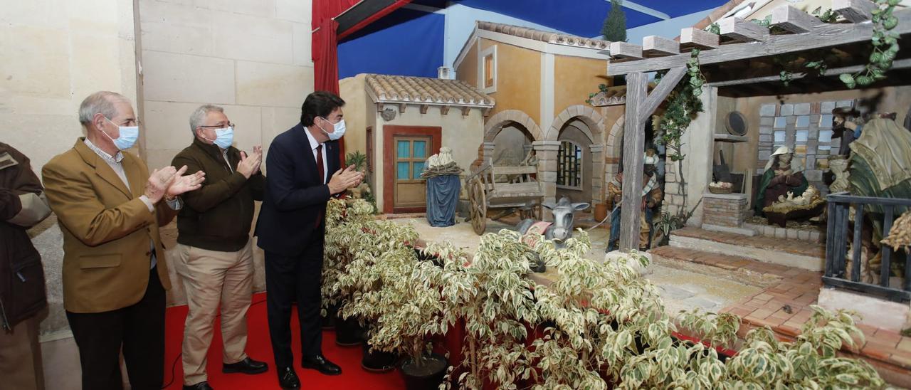 Alicante: Catorce figuras, una torre de la huerta y la cúpula del  monasterio de Santa Faz en el Belén Municipal