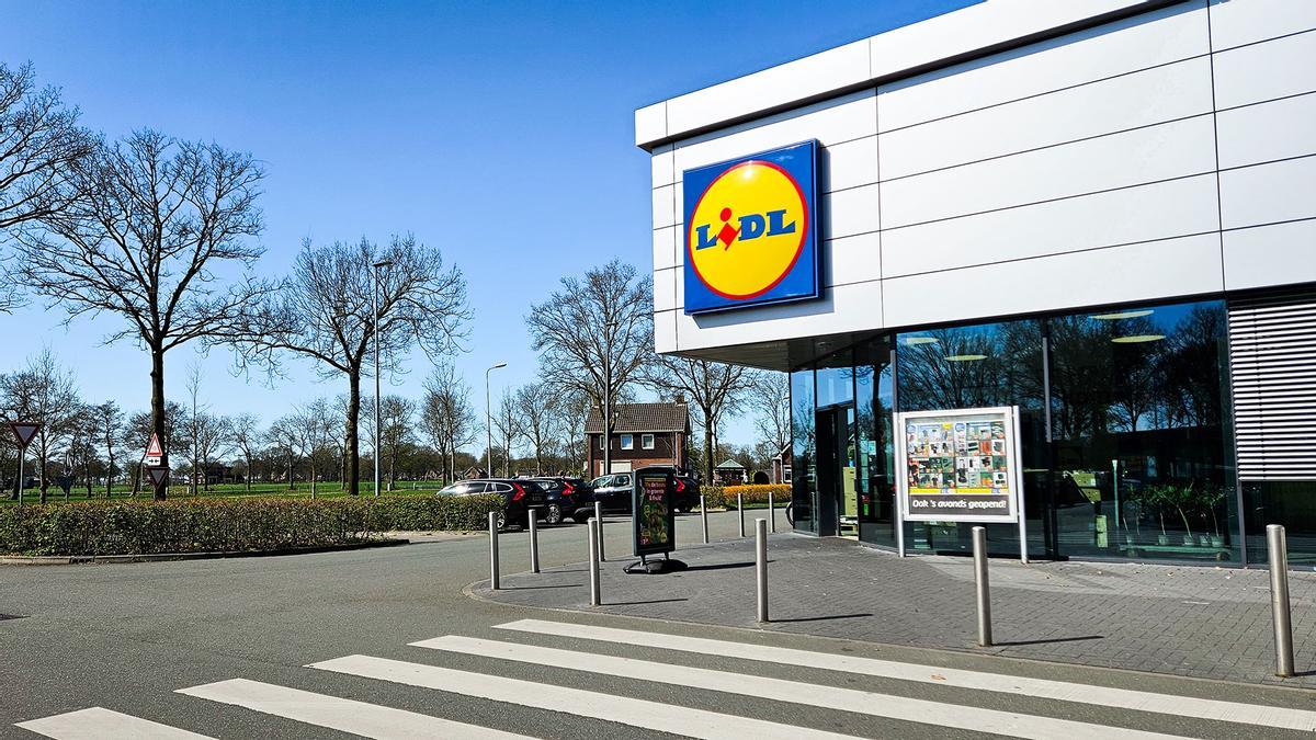 Mañana se esperan colas kilométricas en Lidl para conseguir la mesa de terraza o balcón que se engancha a la barandilla y deja espacio libre en el suelo o pared: por solo 14,99 euros