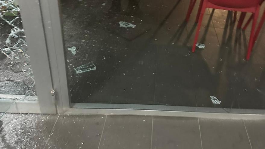 Vídeo: Así ha quedado el restaurante después de la actuación de la banda de la alcantarilla