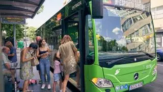 La rebaja en los bonos del autobús urbano se mantendrá todo el año
