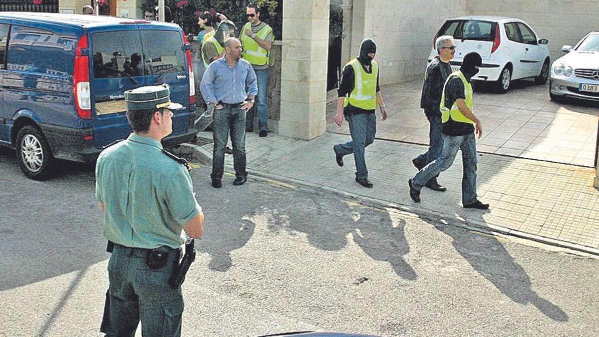 Registro de la casa del diputado Reznik en Sol de Mallorca. / LORENZO