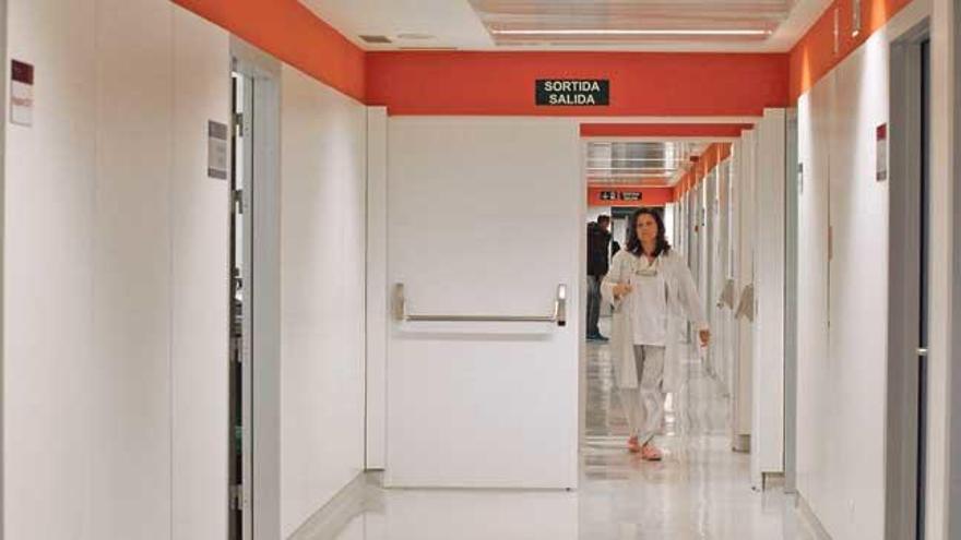 Imagen de uno de los pasillos del hospital Can Misses, en Eivissa.