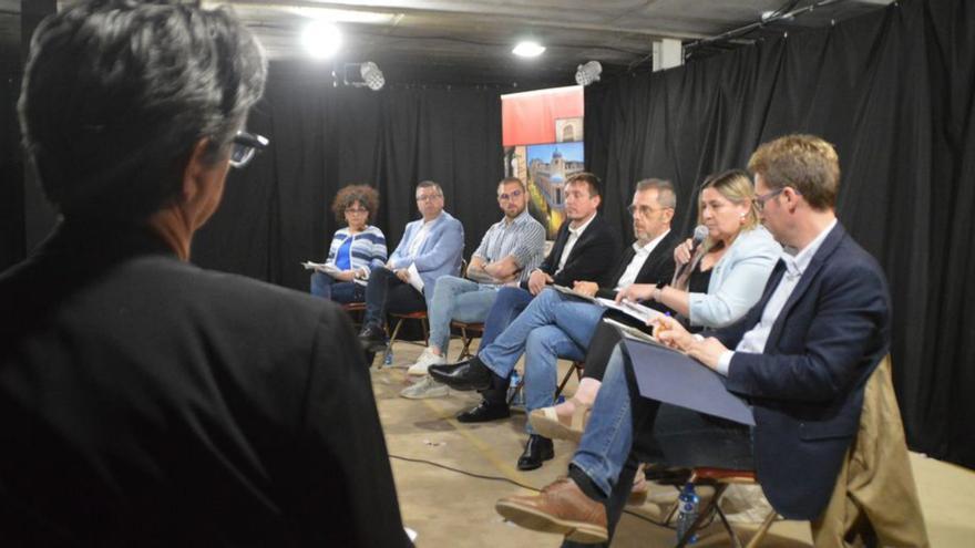 Debat de candidats sobre el futur del Casino Menestral. | SANTI COLL