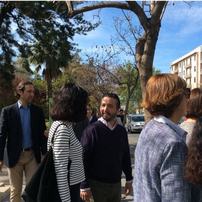 Medio centenar de personas arropan al PP en su concentración frente al monolito de Sa Feixina