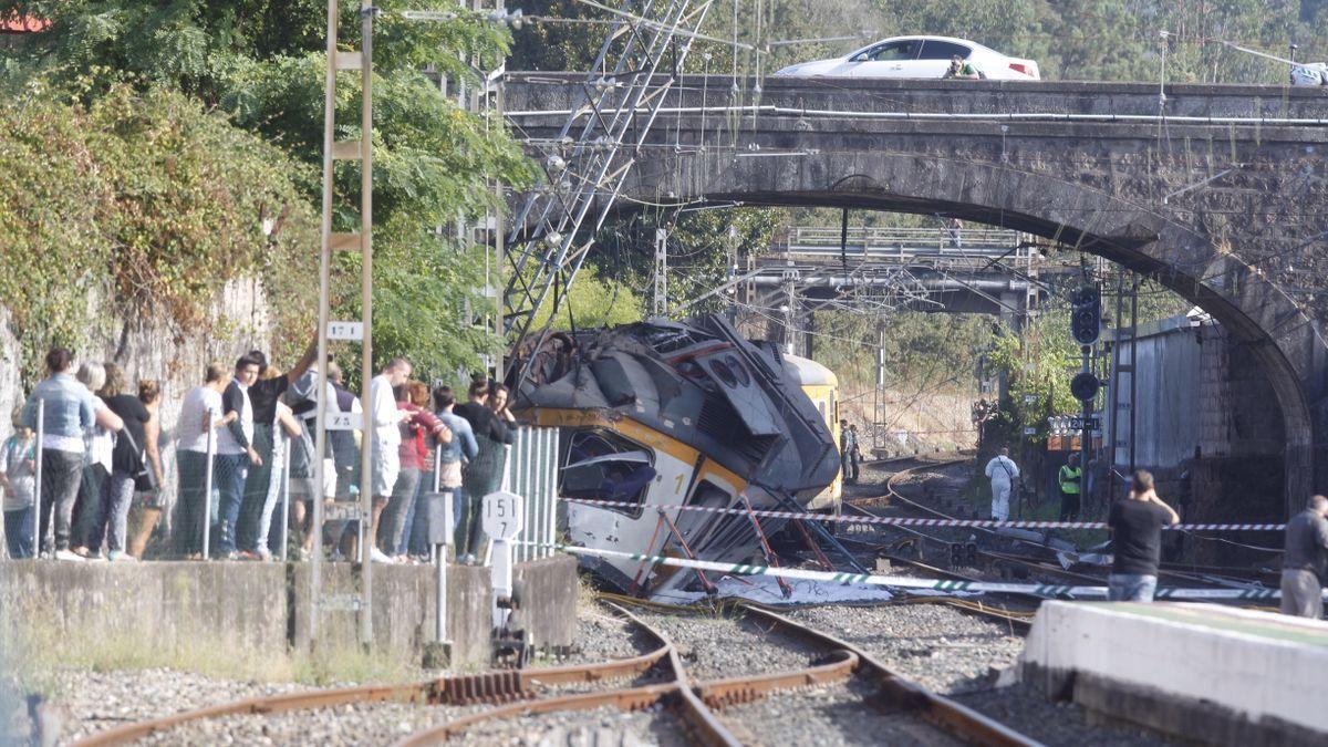 El accidente se produjo a 200 metros de la estación de O Porriño. /  RICARDO GROBAS
