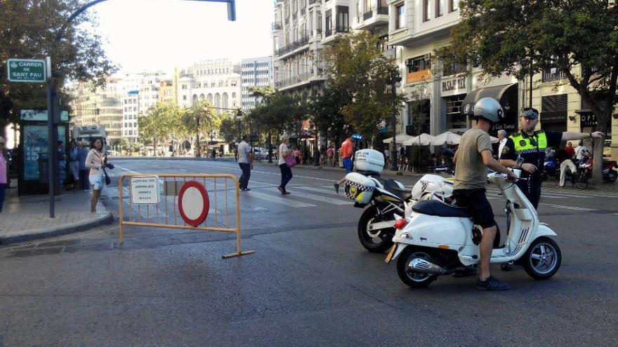 El acceso a la plaza del Ayuntamiento de Valencia, cortado. 
Foto: Arturo Iranzo