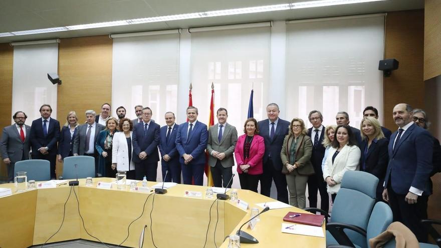 Senadores y diputados del PP extremeño piden un debate sobre el AVE a la región