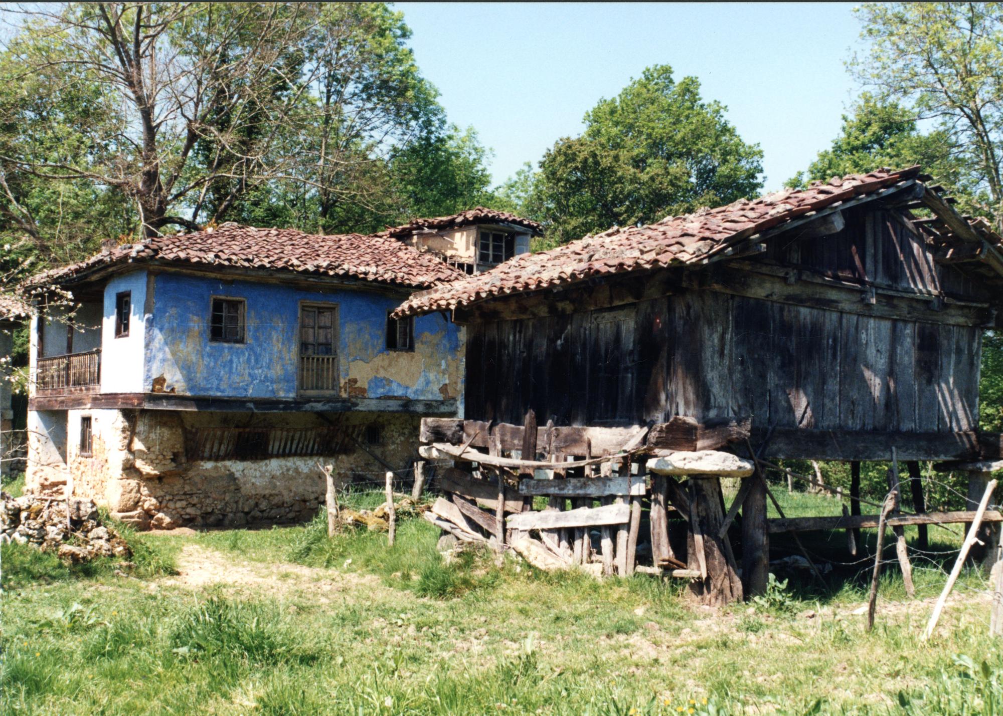 Nueva donación fotográfica al Muséu del Pueblu d'Asturies