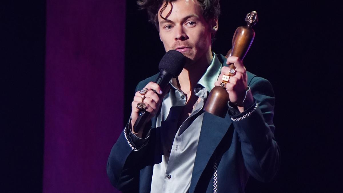 Harry Styles recoge el premio al mejor álbum en la gala de los Brits.