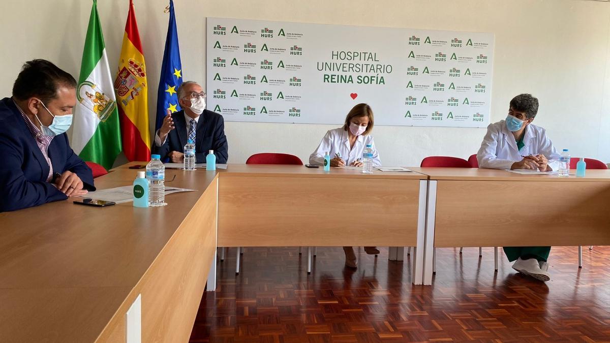 Reunión del jurado que ha concedido los premios del hospital Reina Sofía.