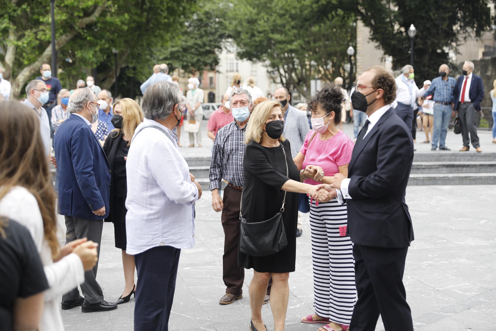 Emocionante despedida a Alfonso Peláez, gijonés “que vivió e hizo vivir la ciudad”