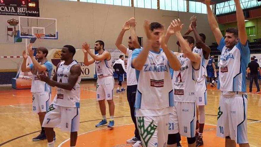 Los jugadores celebran el triunfo ante Hospitalet en la ida.