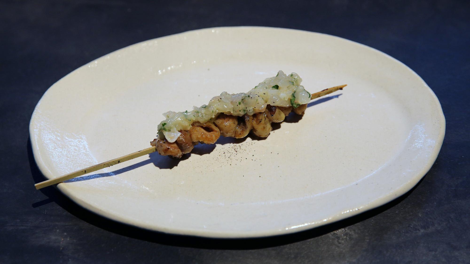 Suru Bar: pincho de pollo y gamba