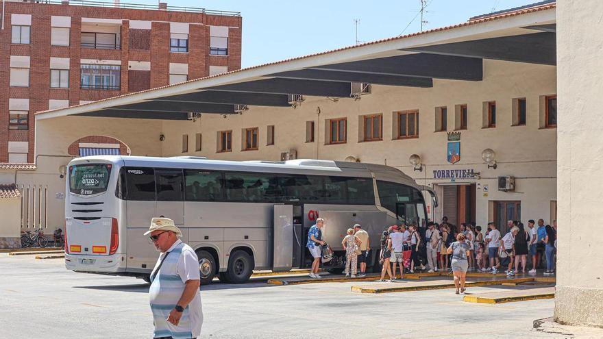 La patronal de transporte de viajeros impugna dos adjudicaciones en Alicante por vulnerar la libre competencia