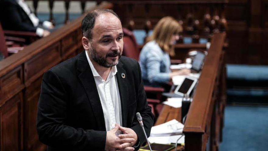 José Antonio Valbuena, consejero de Transición Ecológica y Lucha contra el Cambio Climático, en el Parlamento.