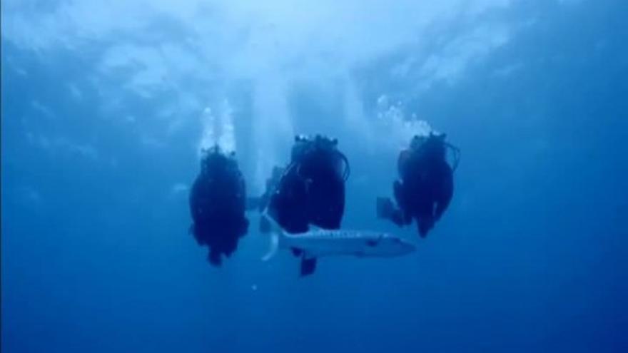 El nieto de Cousteau bate el récord de su abuelo