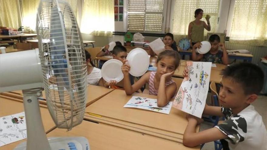 El Ayuntamiento se compromete a climatizar todos los colegios en los dos próximos años