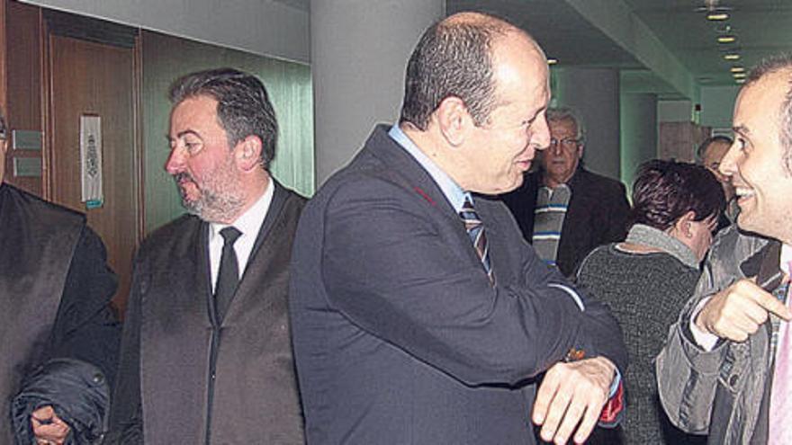 Por la izquierda, Juan Serra, Sergio Herrero, Miguel Valdés Hevia y Javier Díaz Dapena, en dependencias judiciales.