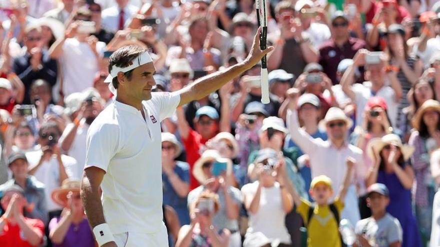 Federer se convirtió ayer en el primer tenista en jugar 20 Wimbledon de forma consecutiva.