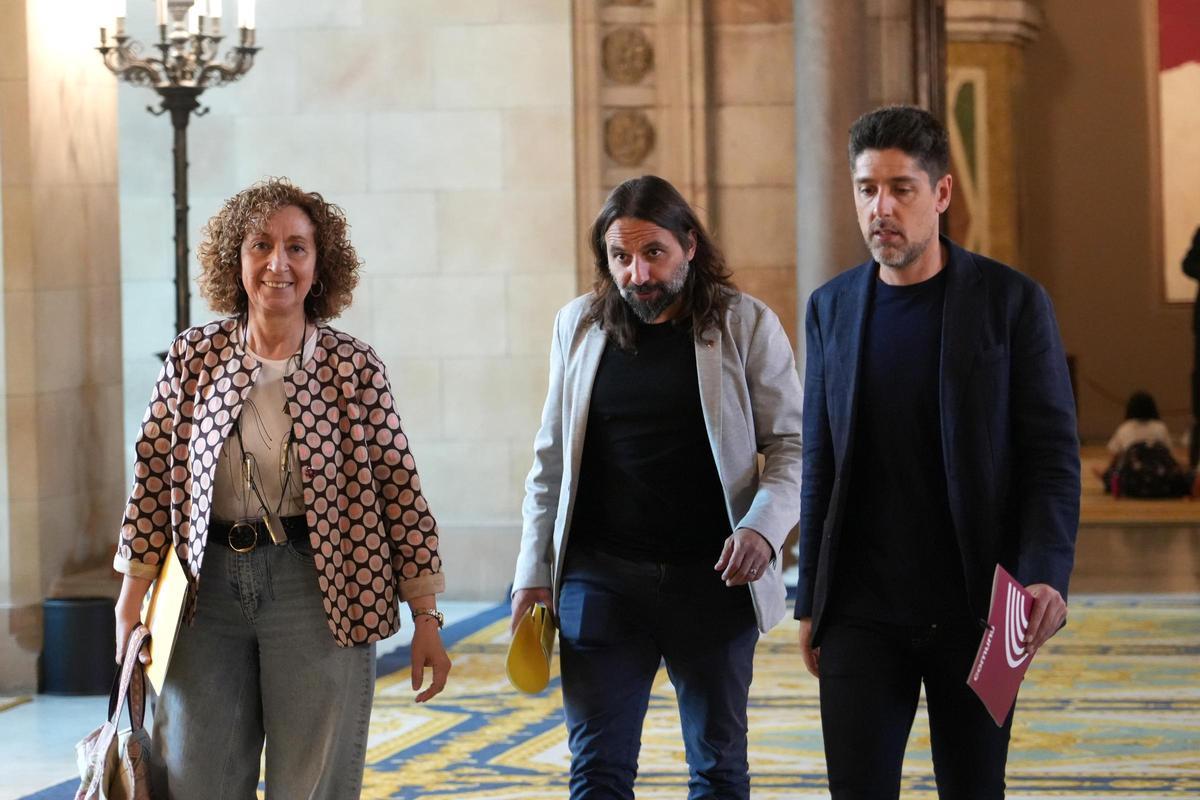 La portaveu d'ERC al Parlament, Ester Capella, i el portaveu dels Comuns al Parlament, David Cid, dirigint-se a la reunió de la Junta de Portaveus.