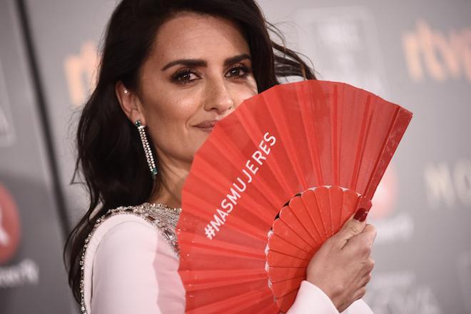 Penélope Cruz en los Goya 2018 con el abanico de #MasMujeres