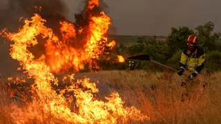Última hora de los incendios en España | Muere un voluntario que luchaba contra el fuego en León